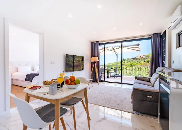 Casa Branca-b,beautiful Sea View Estreito Da Calheta