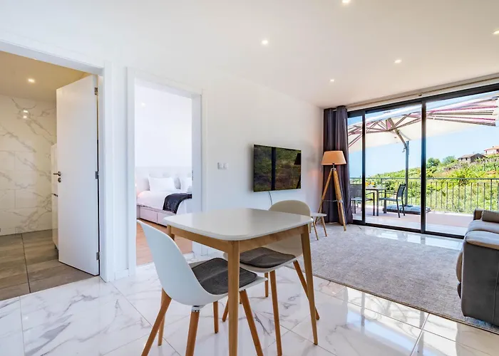 Casa Branca-b,beautiful Sea View Estreito Da Calheta