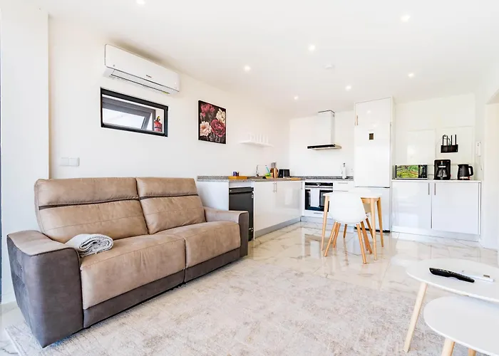 Casa Branca-b,beautiful Sea View * Estreito Da Calheta