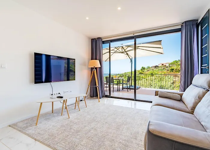 Casa Branca-b,beautiful Sea View Estreito Da Calheta